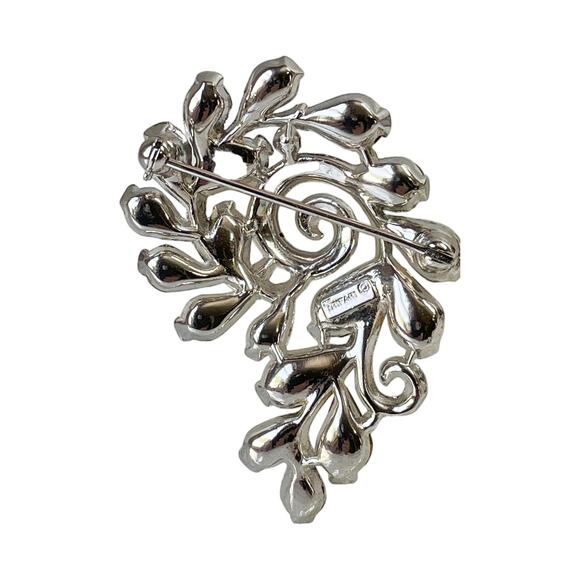 60s Crown Trifari Rhodium Plate White Rhinestone Ornate Swirl Curved Pin Brooch - Picture 3 of 4
